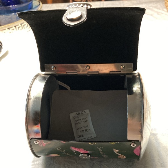 NWT Prezzo Unique & chic purse w/handbags and high heels.  $30 - Picture 4 of 10